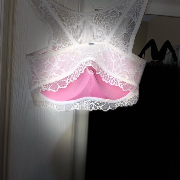 Vs size L says DD but I think a small D or C! - Picture 3 of 6